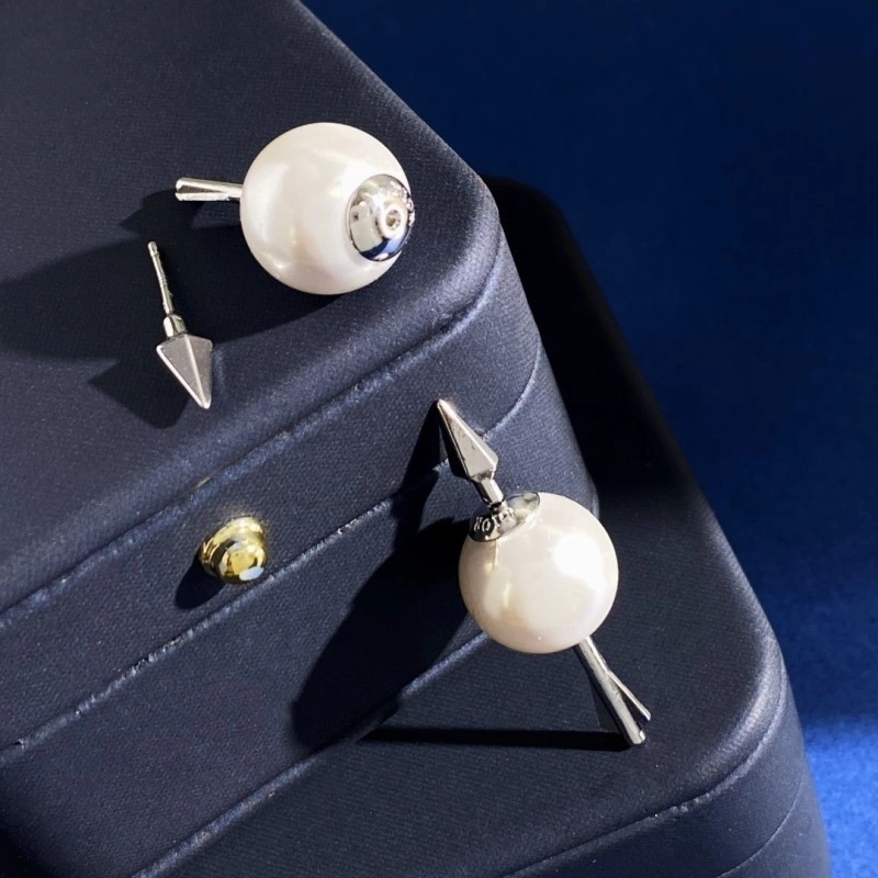 Christian Dior Earrings MoistureWicking 232715