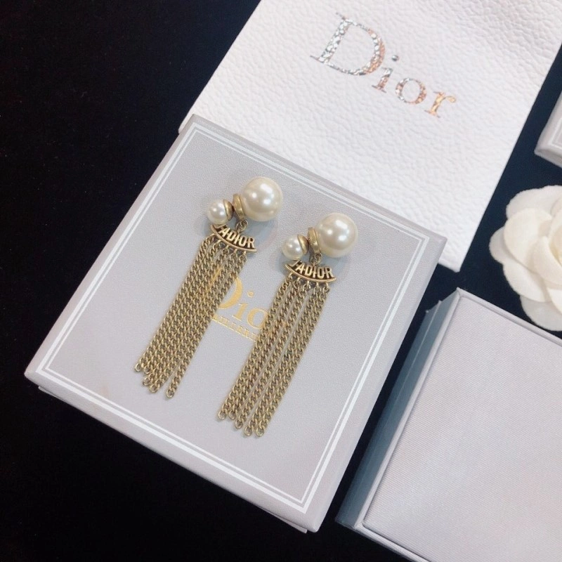 Effortless Christian Dior Earrings 232660