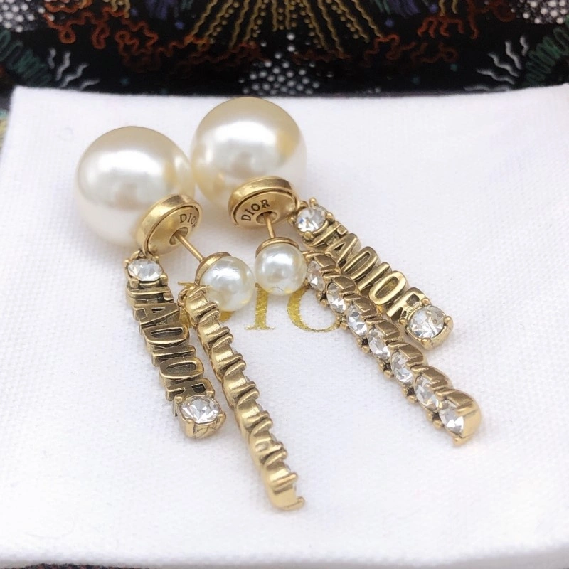 Cozy Christian Dior Earrings 232648