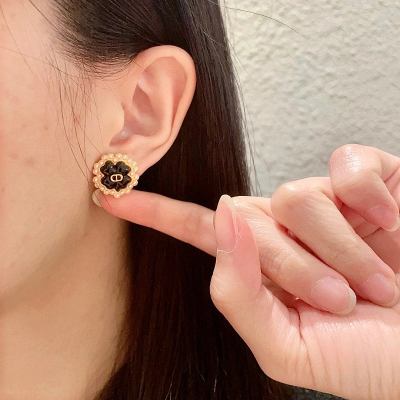 Christian Dior Earrings Effortless 232686