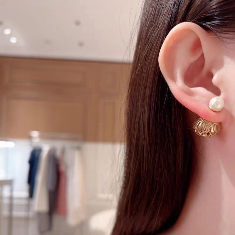 Attractive Christian Dior Earrings 232603