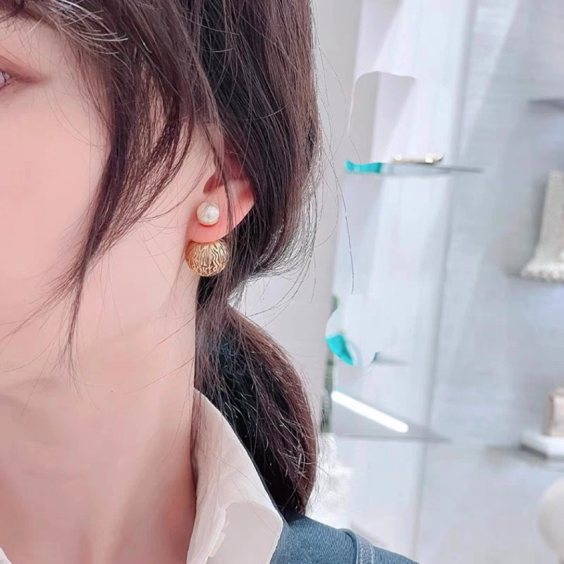 Attractive Christian Dior Earrings 232603
