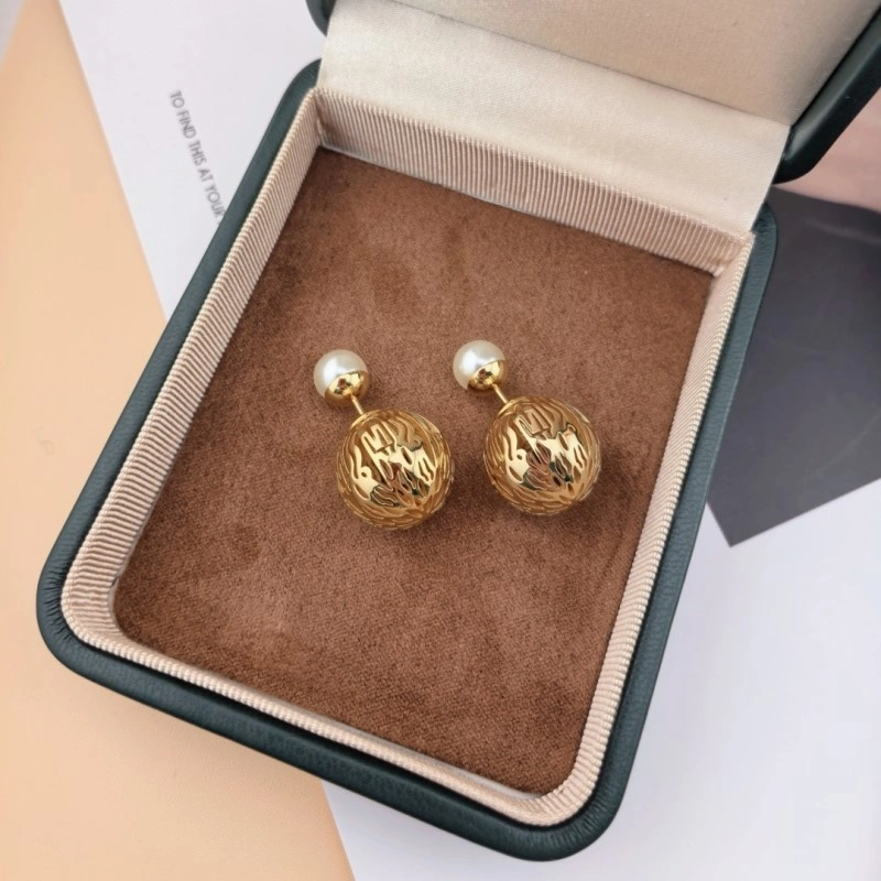 Attractive Christian Dior Earrings 232603