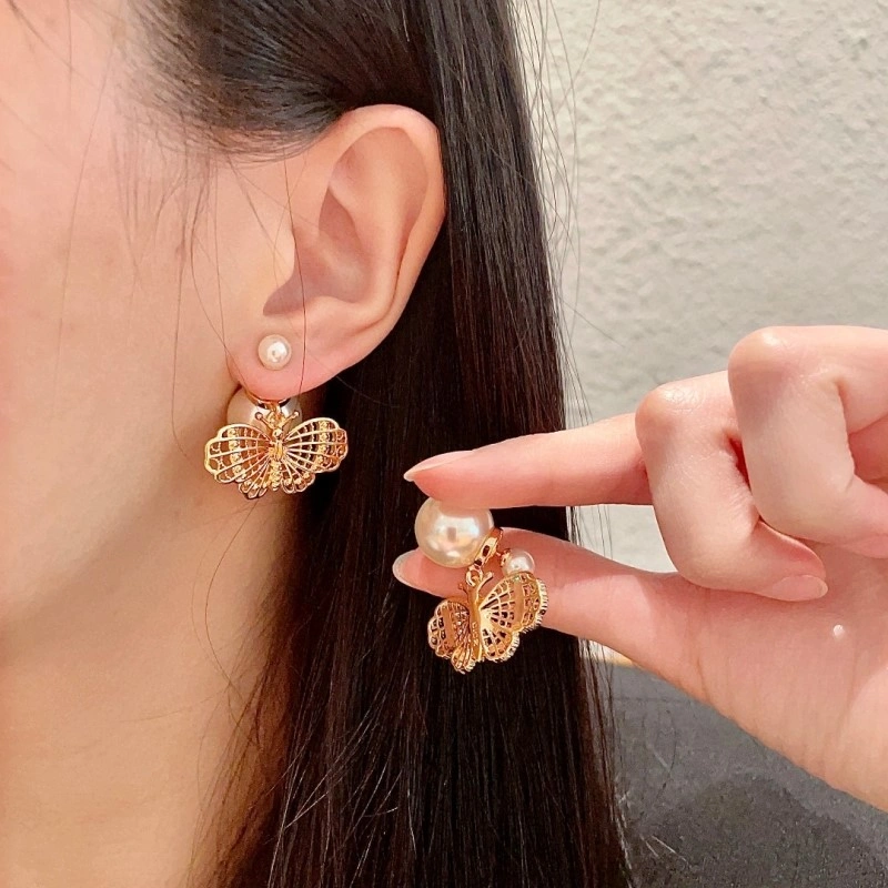 Lightweight Christian Dior Earrings 232626