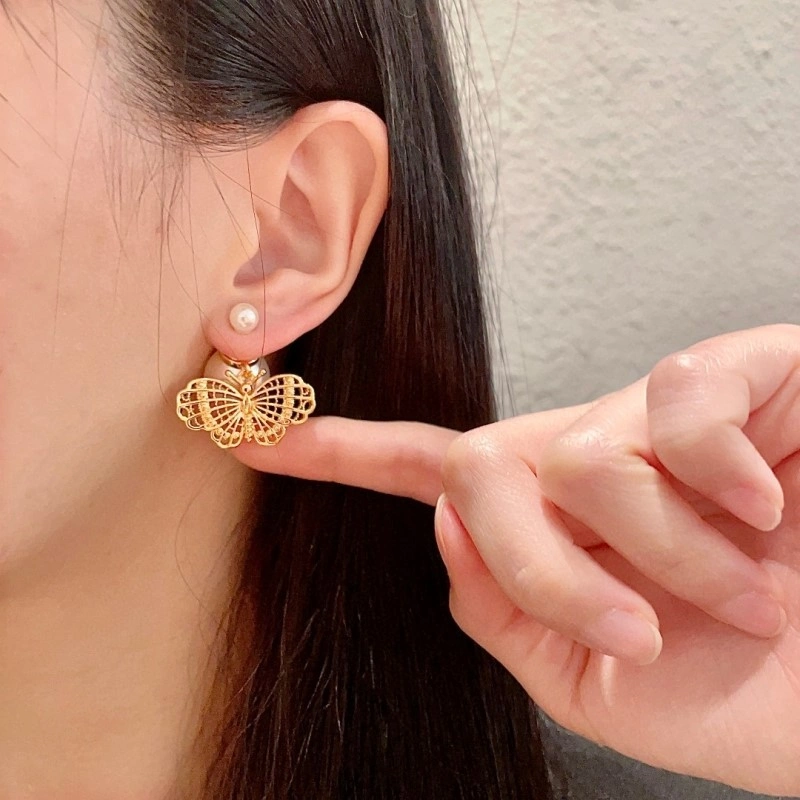 Lightweight Christian Dior Earrings 232626