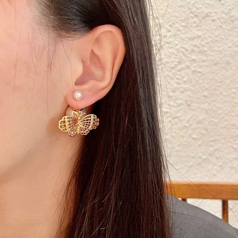 Lightweight Christian Dior Earrings 232626