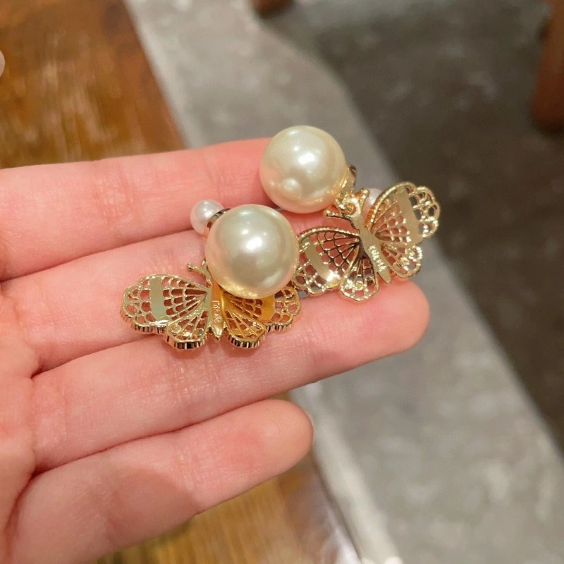 Lightweight Christian Dior Earrings 232626