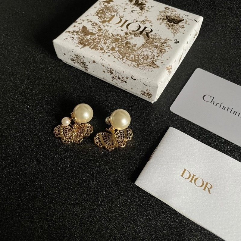 Lightweight Christian Dior Earrings 232626