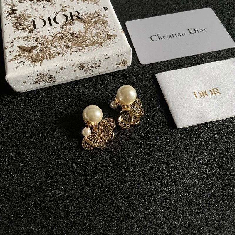 Lightweight Christian Dior Earrings 232626