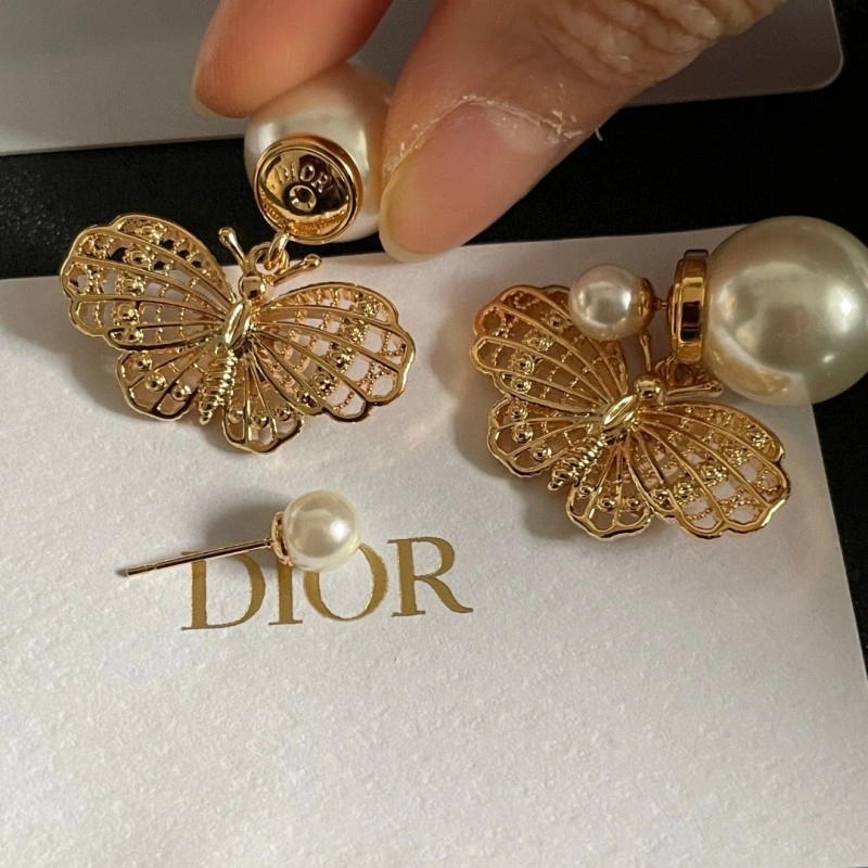 Lightweight Christian Dior Earrings 232626