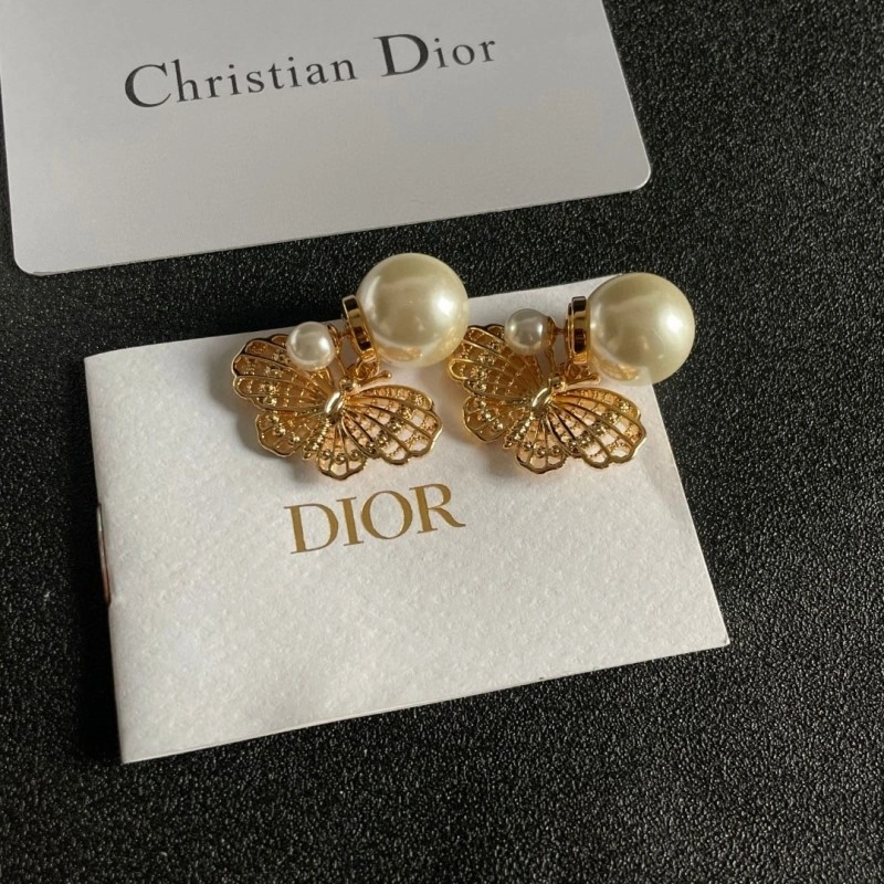 Lightweight Christian Dior Earrings 232626