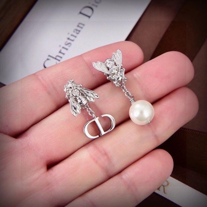 Functional Christian Dior Earrings 232639