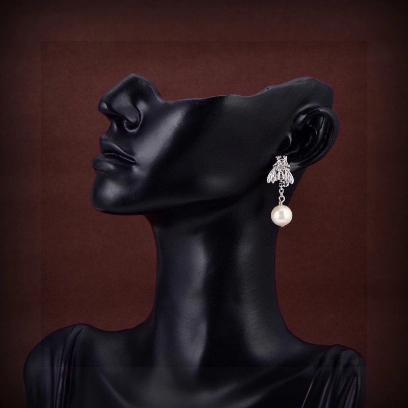 Functional Christian Dior Earrings 232639