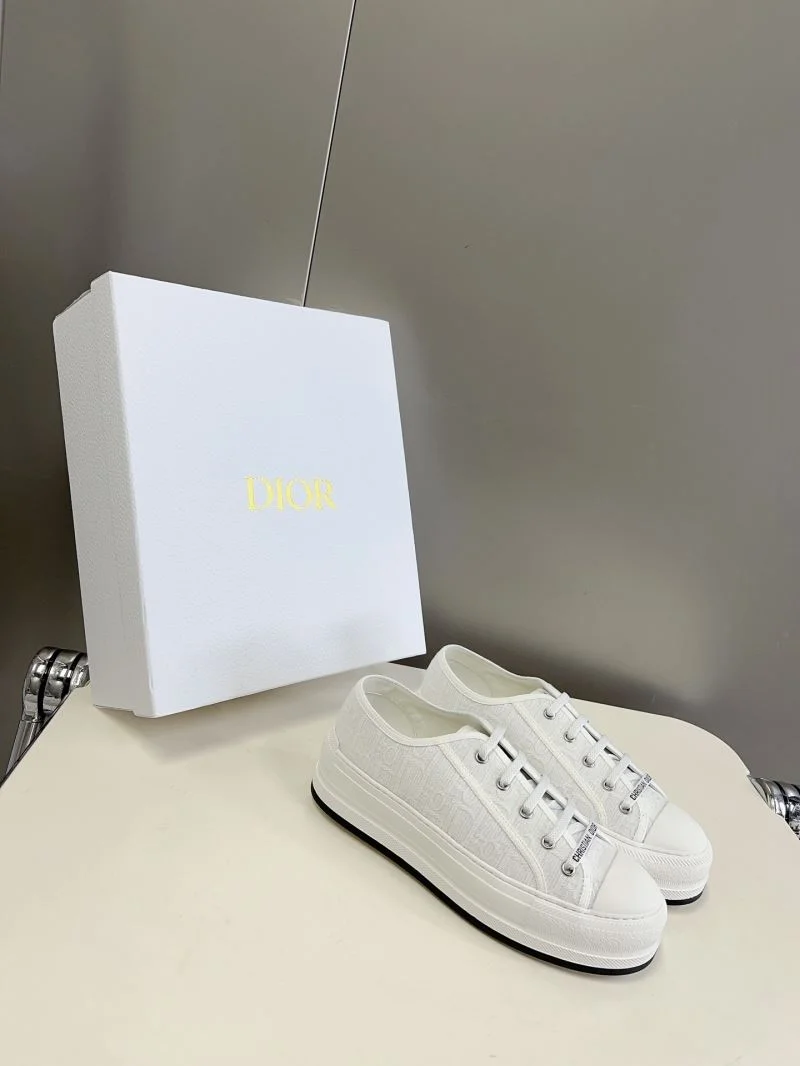 Elegant Christian Dior Flat Shoes 21324