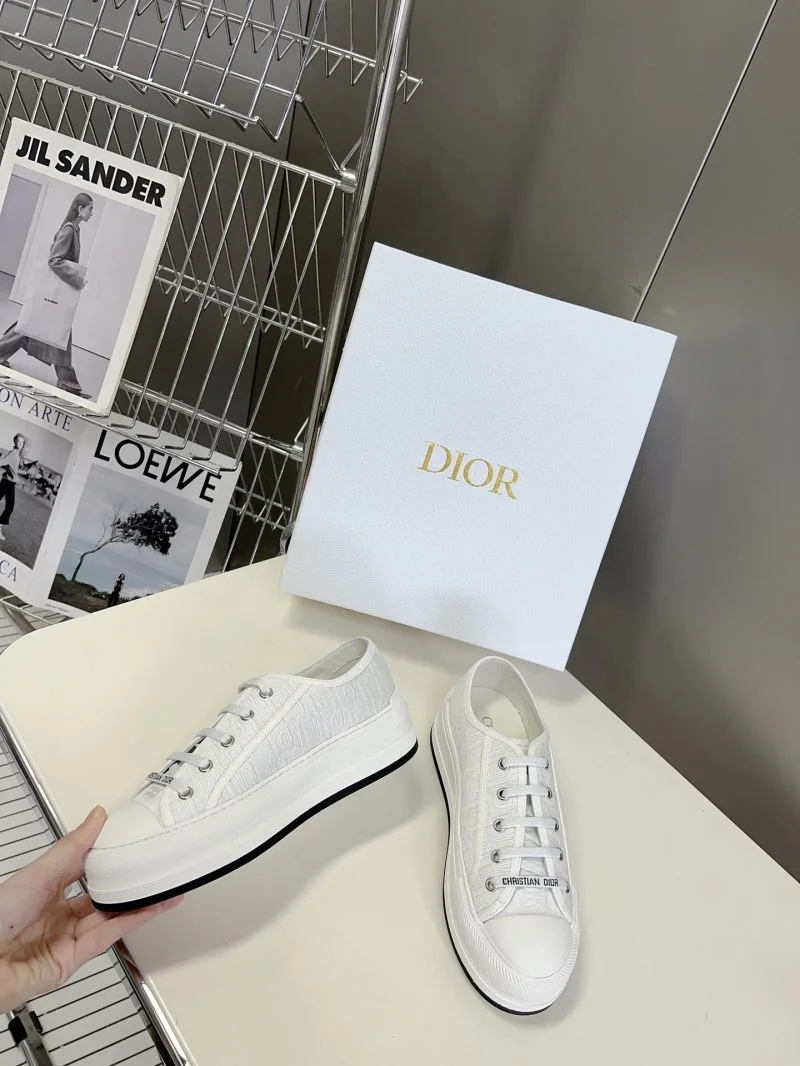 Elegant Christian Dior Flat Shoes 21324