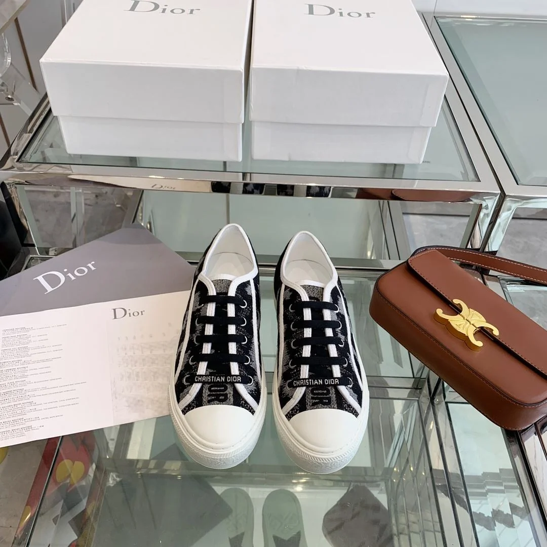 Durable Christian Dior Flat Shoes 21311
