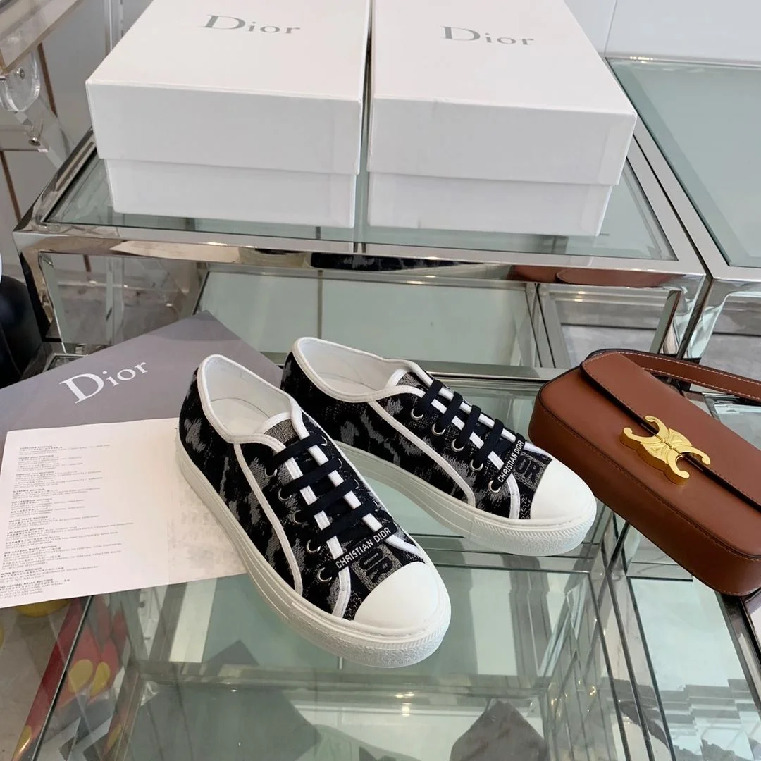 Durable Christian Dior Flat Shoes 21311