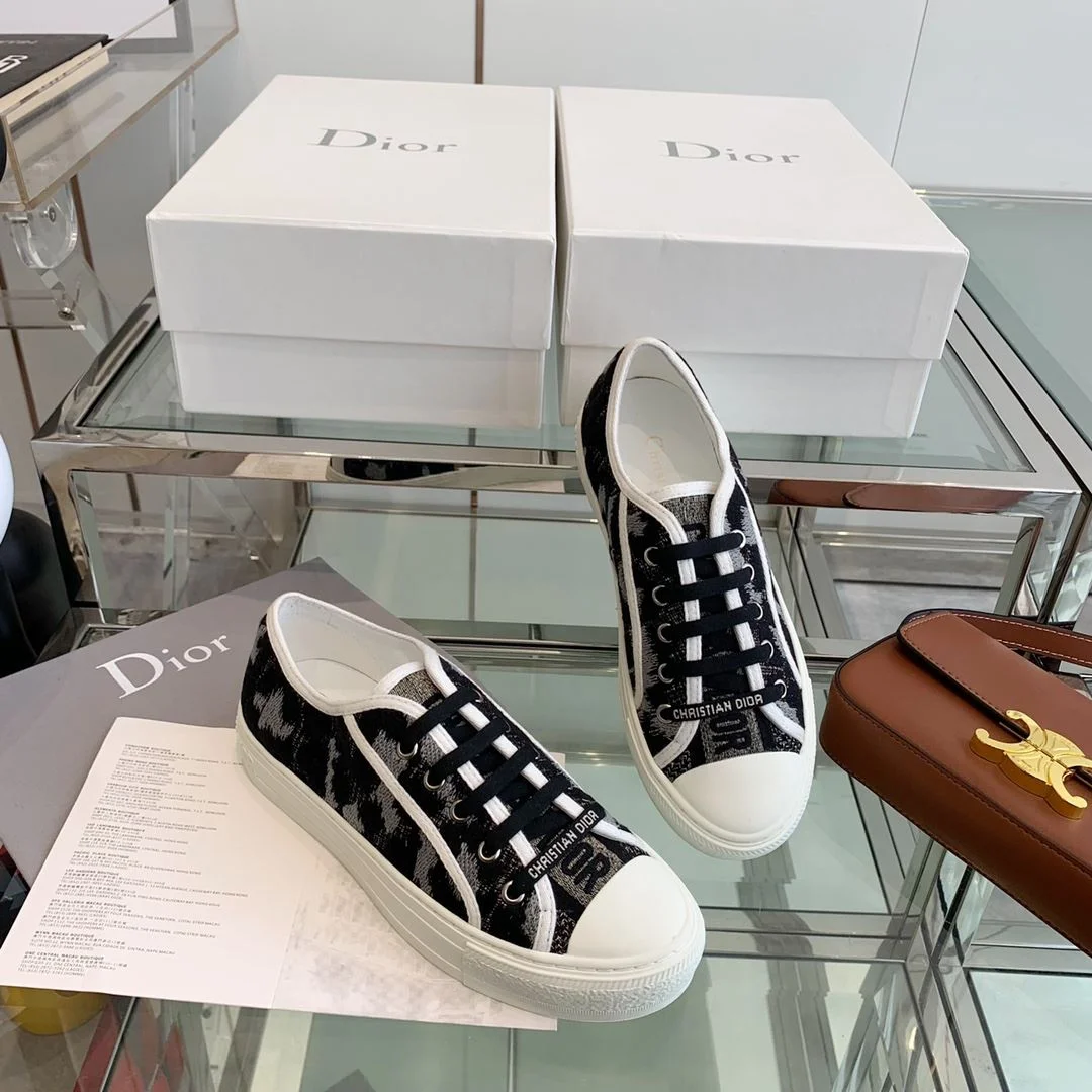 Durable Christian Dior Flat Shoes 21311