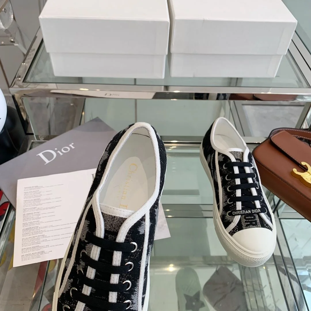 Durable Christian Dior Flat Shoes 21311
