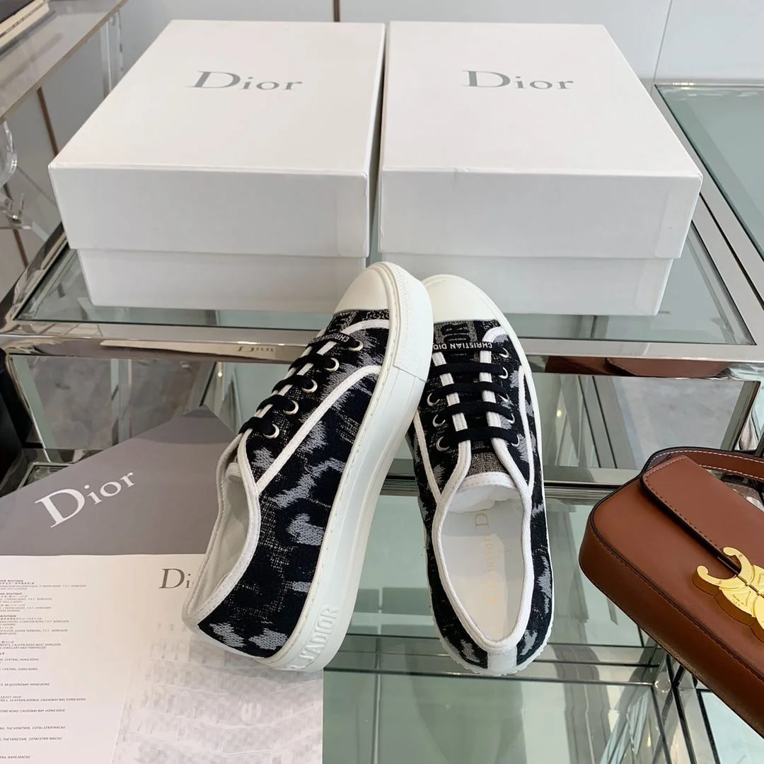 Durable Christian Dior Flat Shoes 21311