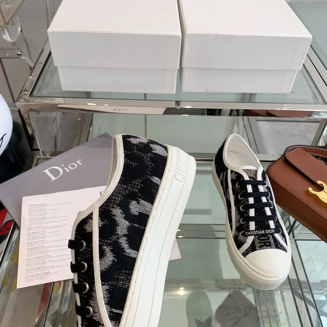 Durable Christian Dior Flat Shoes 21311