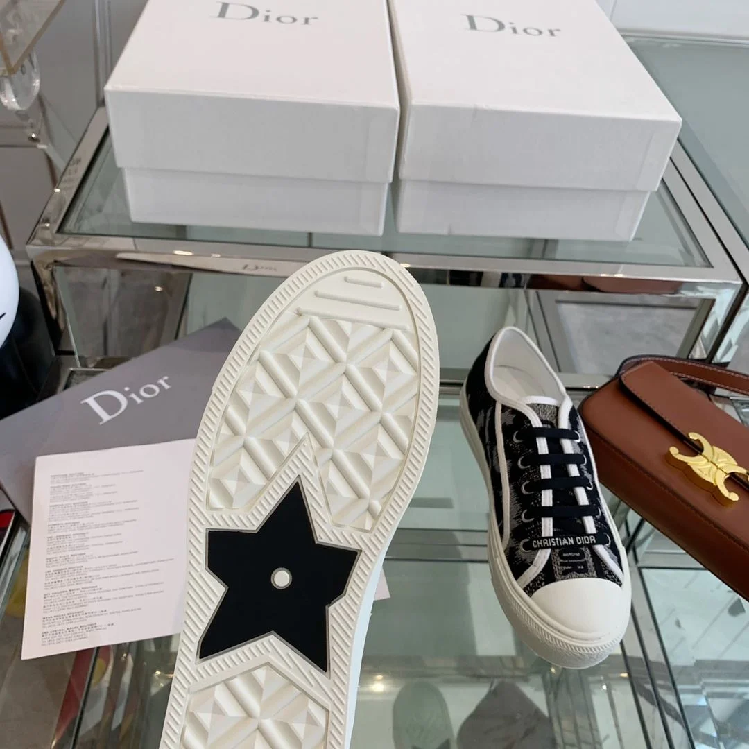 Durable Christian Dior Flat Shoes 21311