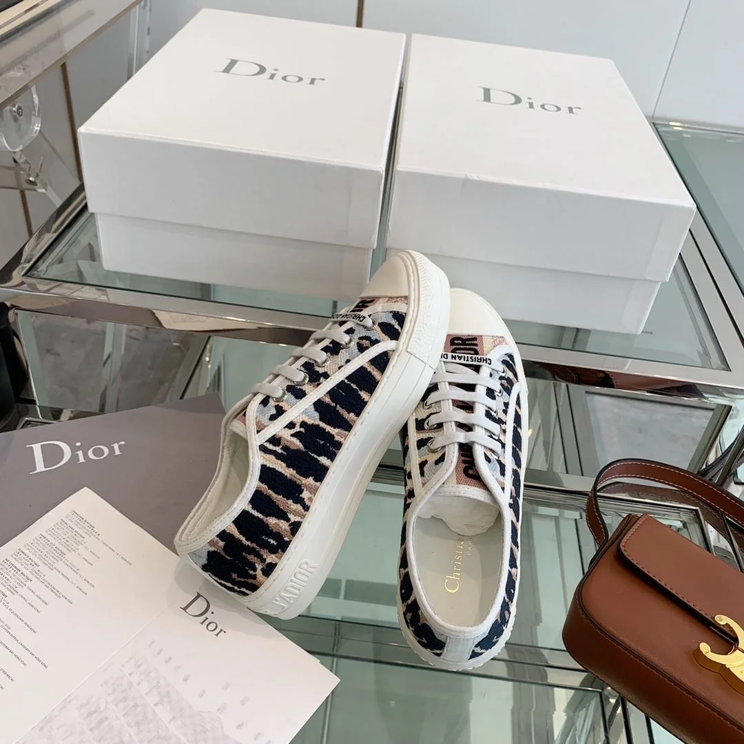 Trendy Christian Dior Flat Shoes 21375