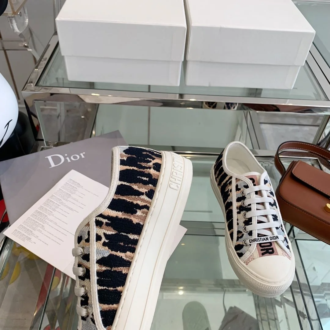 Trendy Christian Dior Flat Shoes 21375