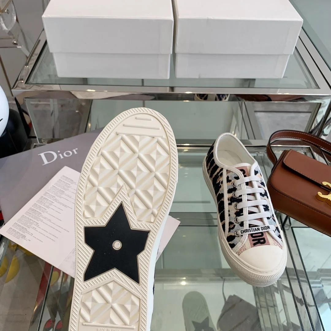 Trendy Christian Dior Flat Shoes 21375