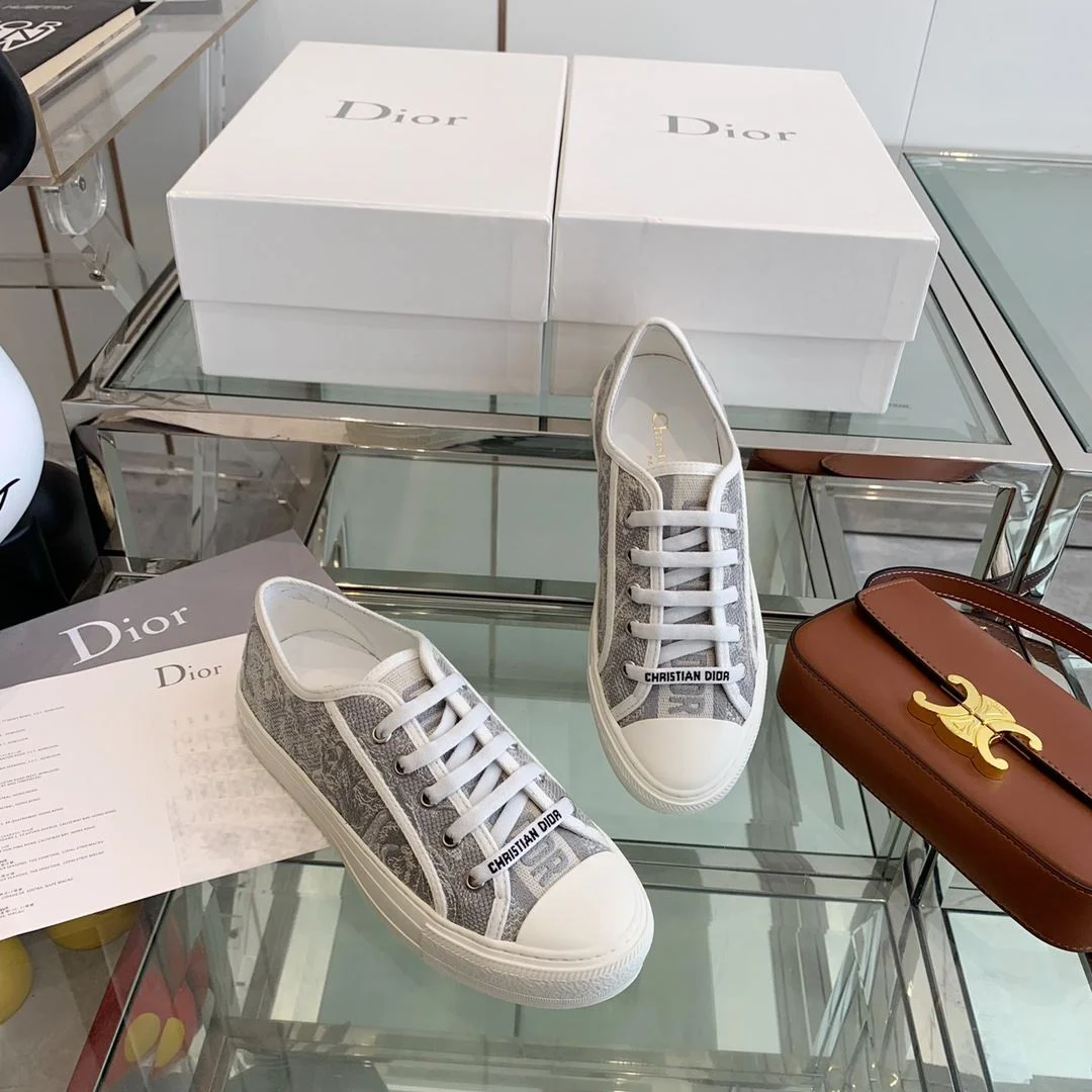 WellDesigned Christian Dior Flat Shoes 21292