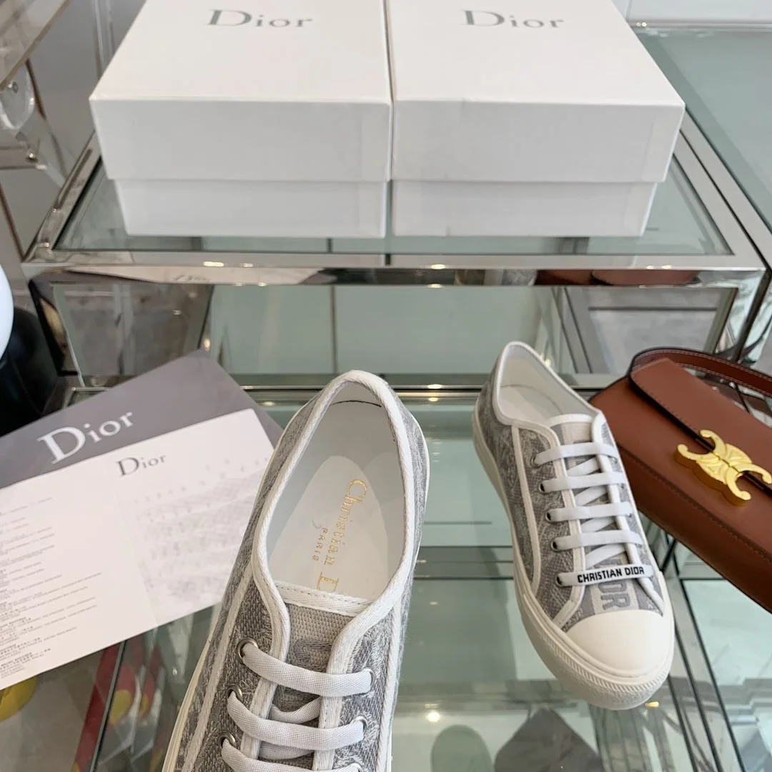 WellDesigned Christian Dior Flat Shoes 21292