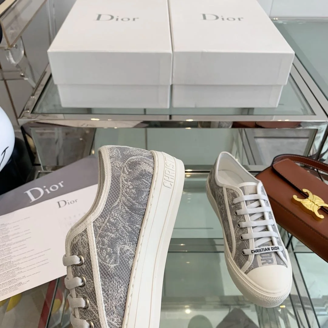 WellDesigned Christian Dior Flat Shoes 21292