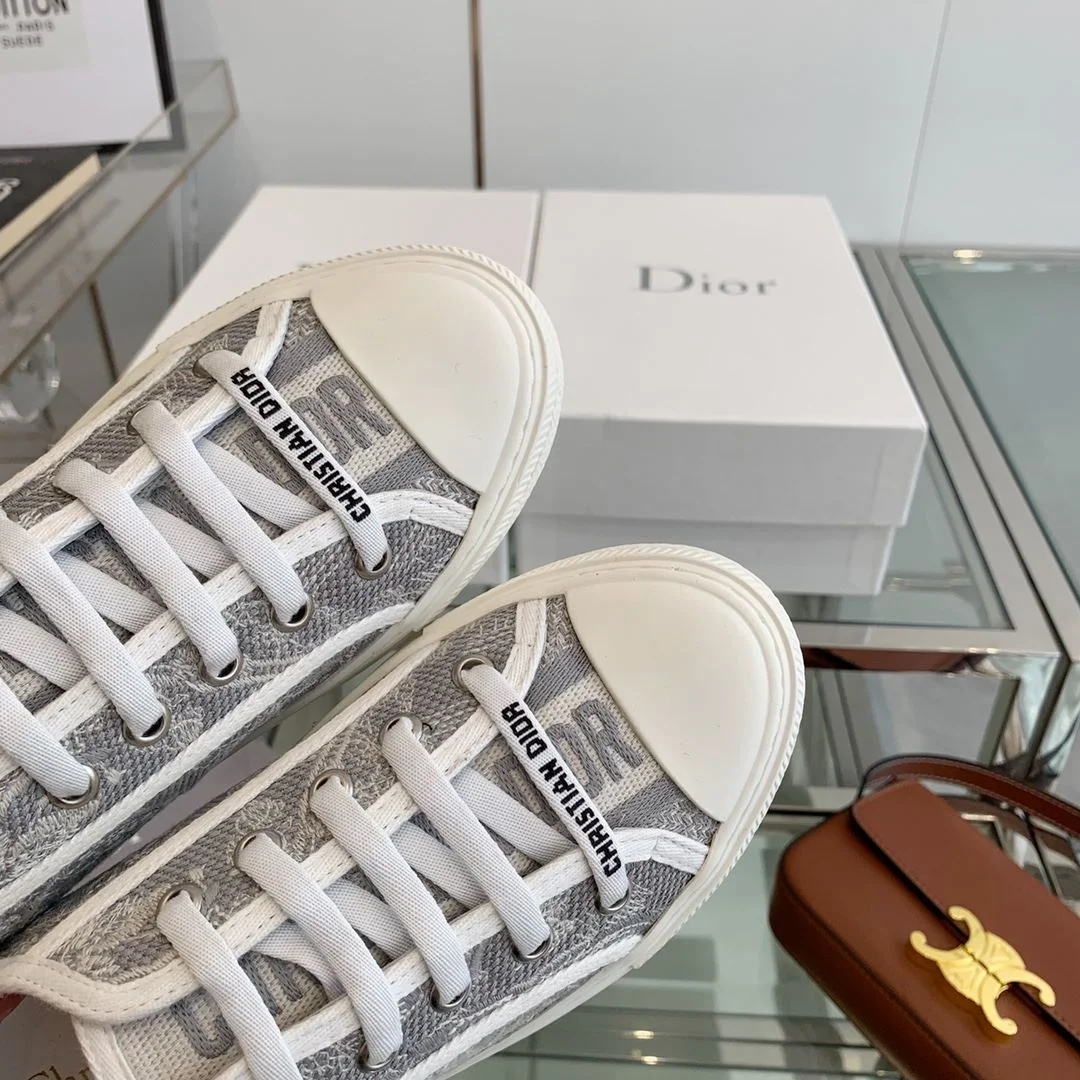 WellDesigned Christian Dior Flat Shoes 21292