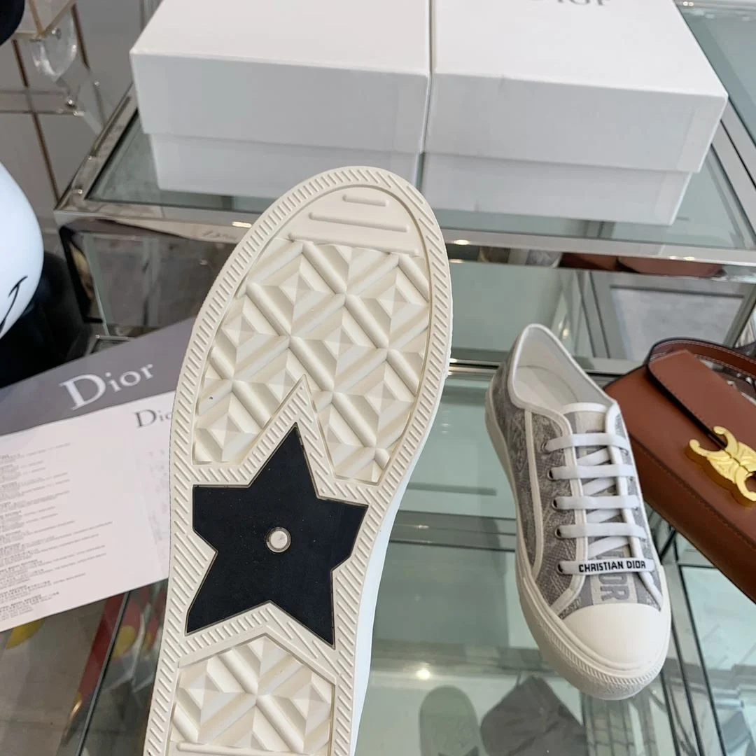 WellDesigned Christian Dior Flat Shoes 21292