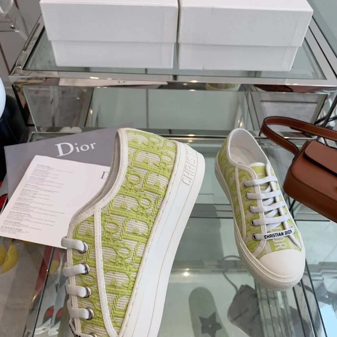 Stylish Christian Dior Flat Shoes 21291