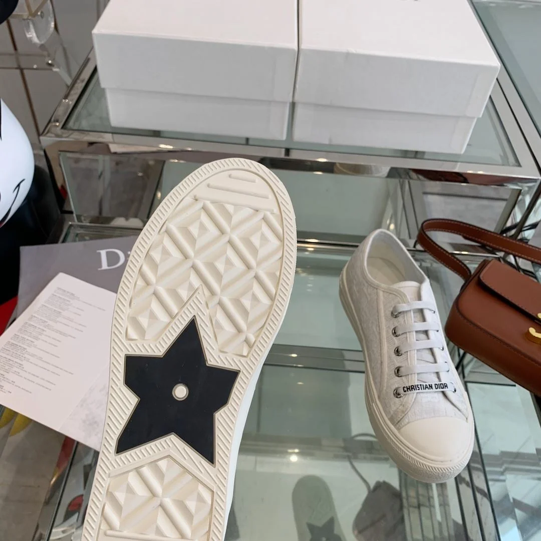 ComfortFit Christian Dior Flat Shoes 21352