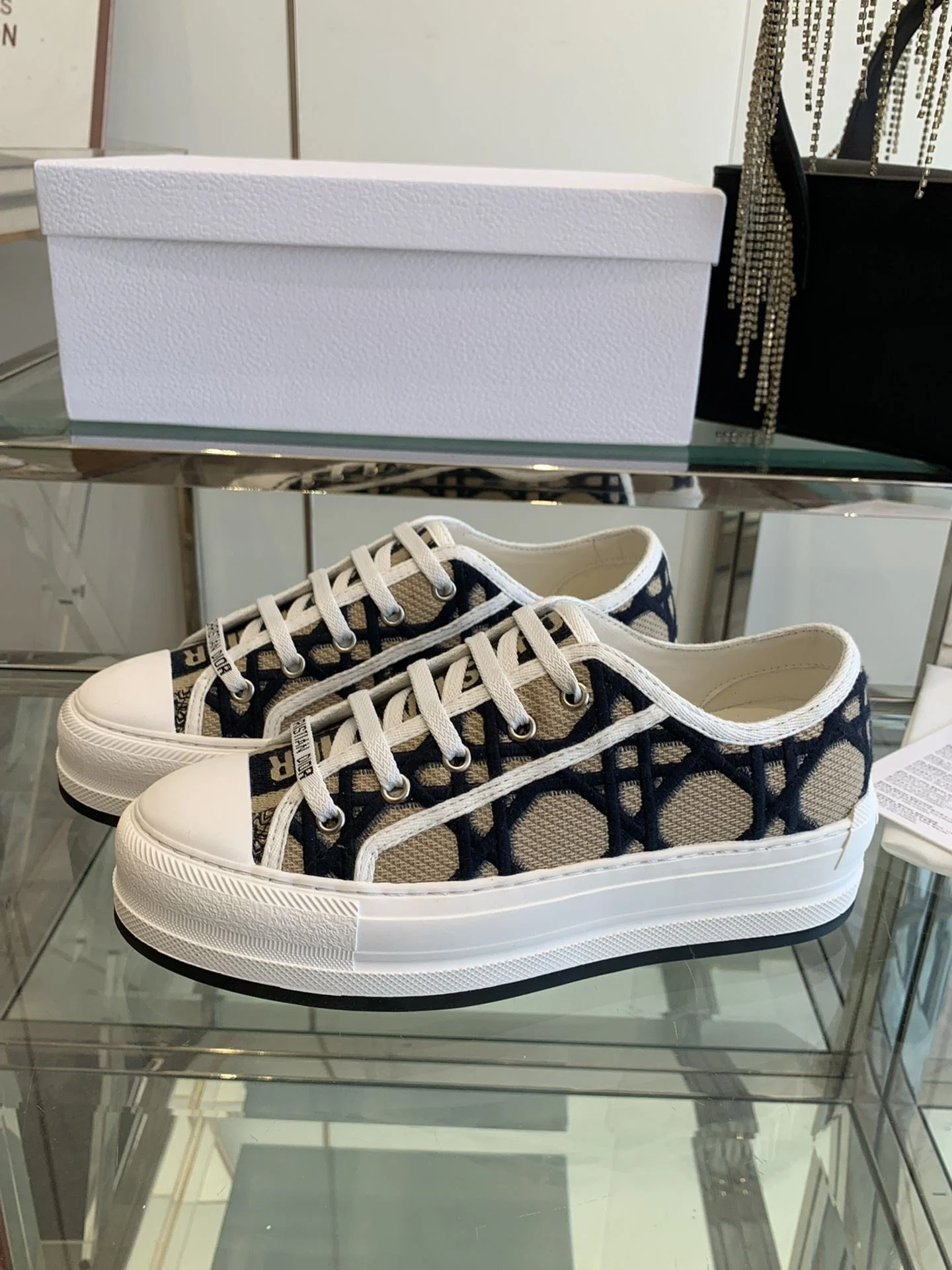 Durable Christian Dior Flat Shoes 21269