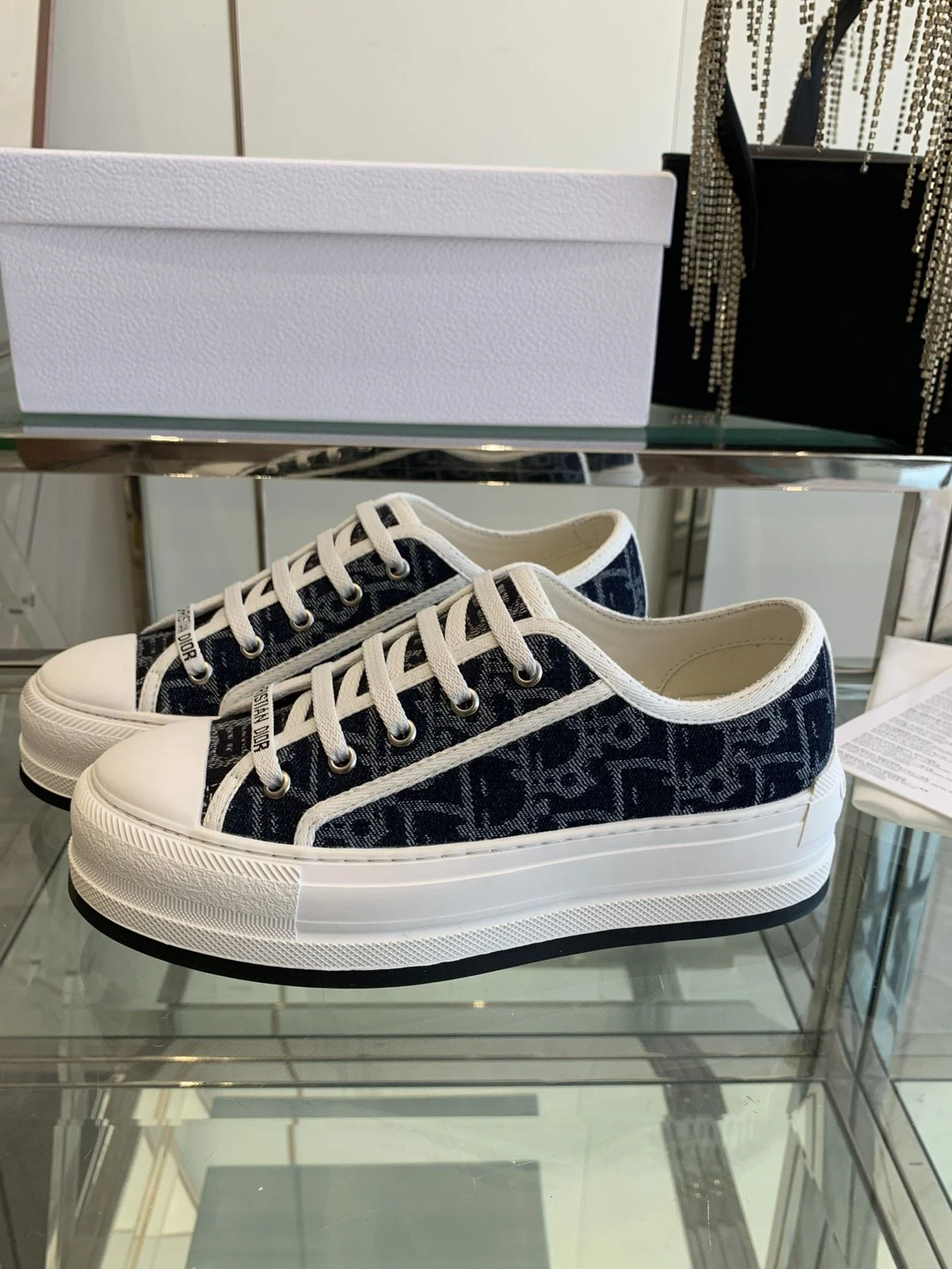 Stylish Christian Dior Flat Shoes 21264
