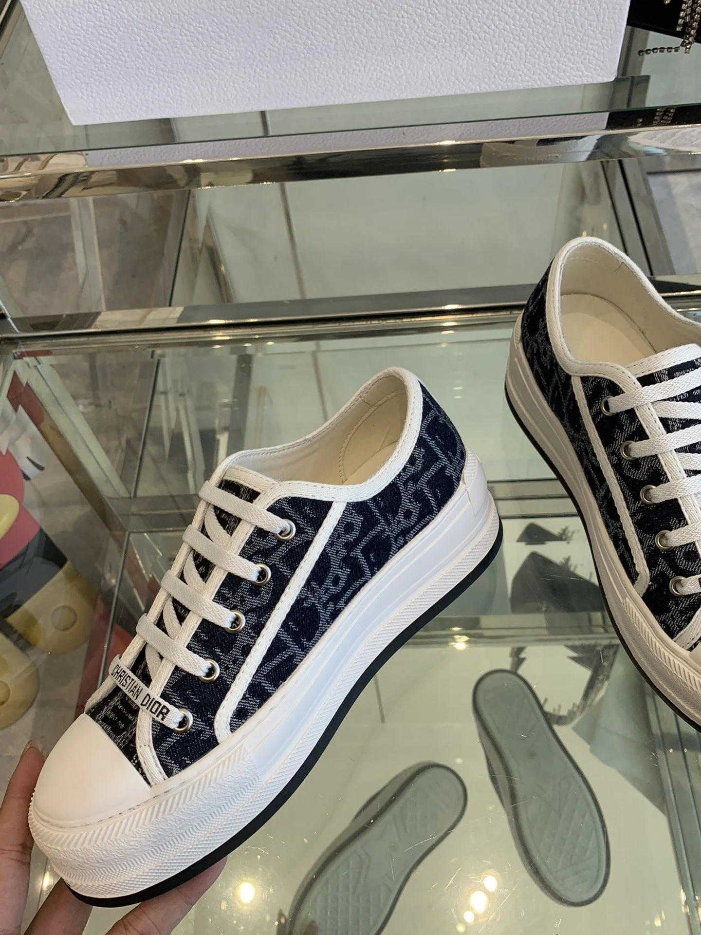 Stylish Christian Dior Flat Shoes 21264