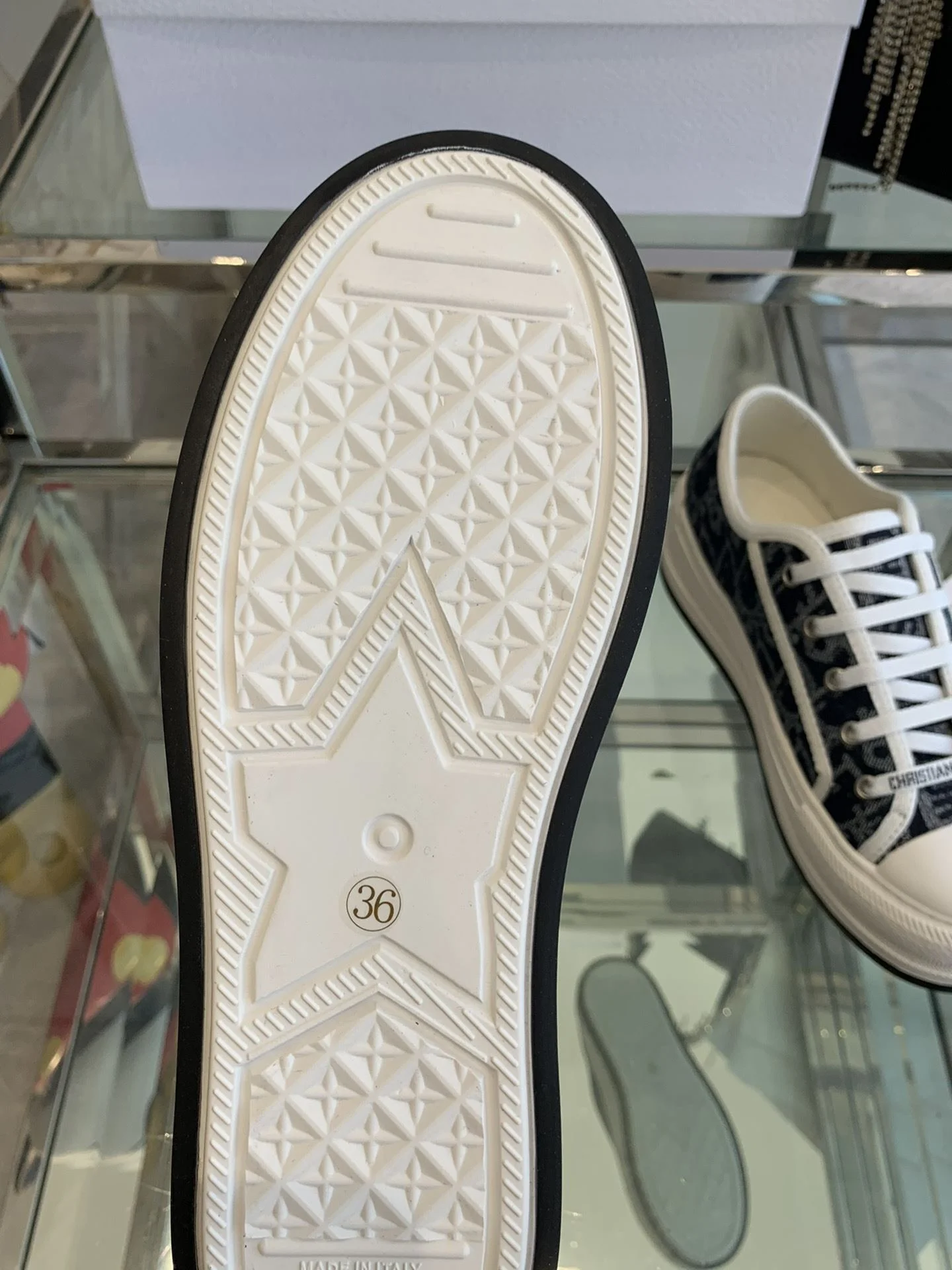 Stylish Christian Dior Flat Shoes 21264