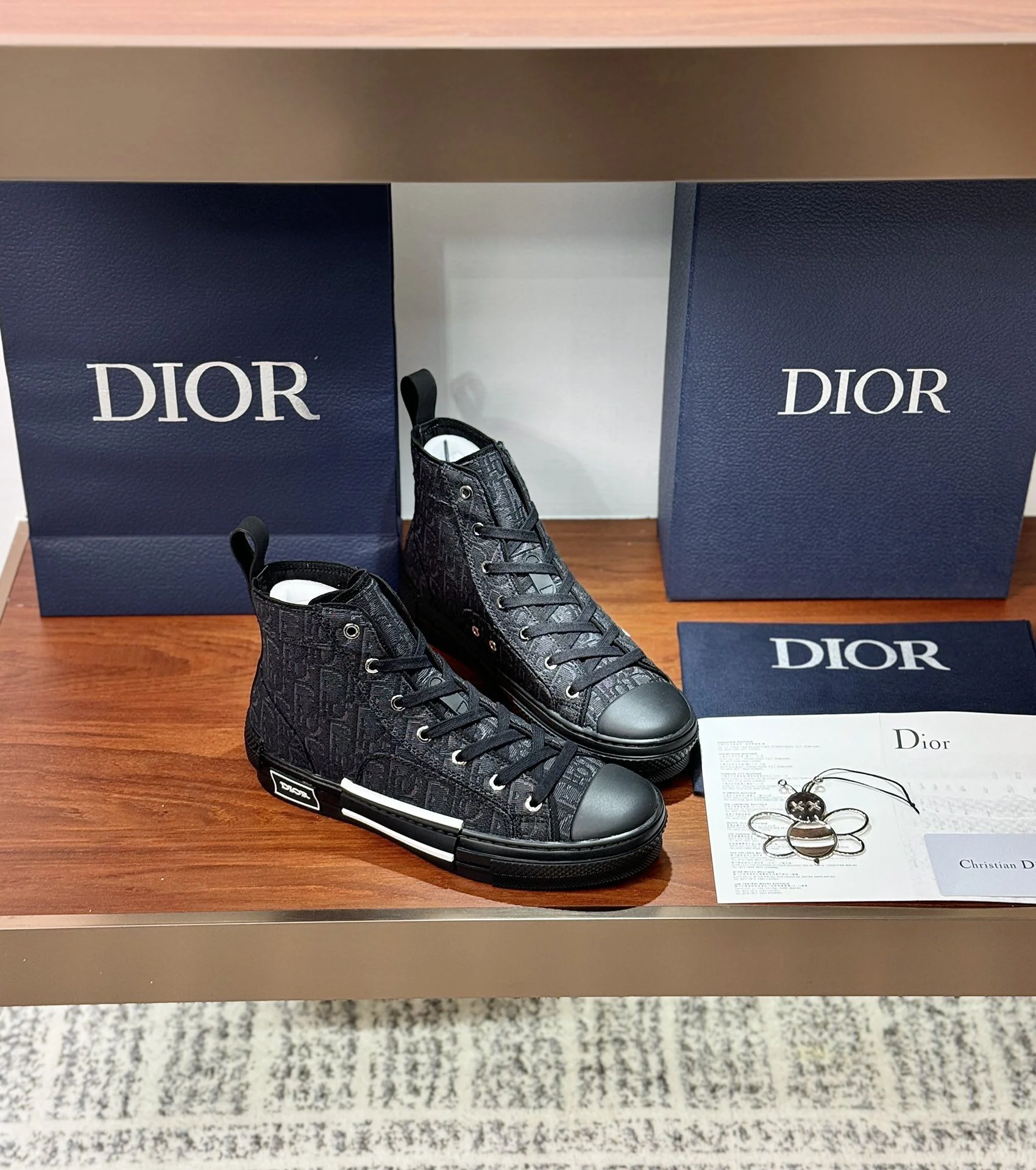 Elegant Christian Dior Flat Shoes 21229