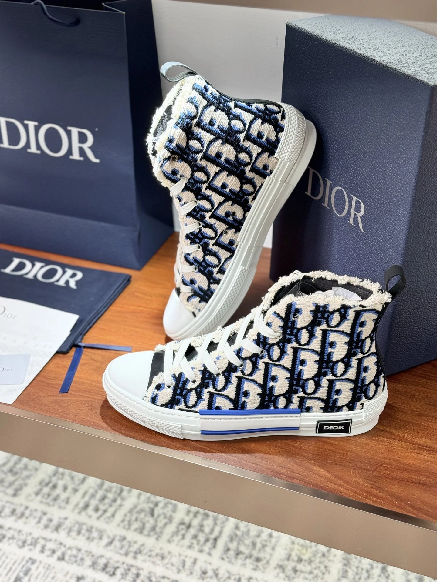 Trendy Christian Dior Flat Shoes 21225