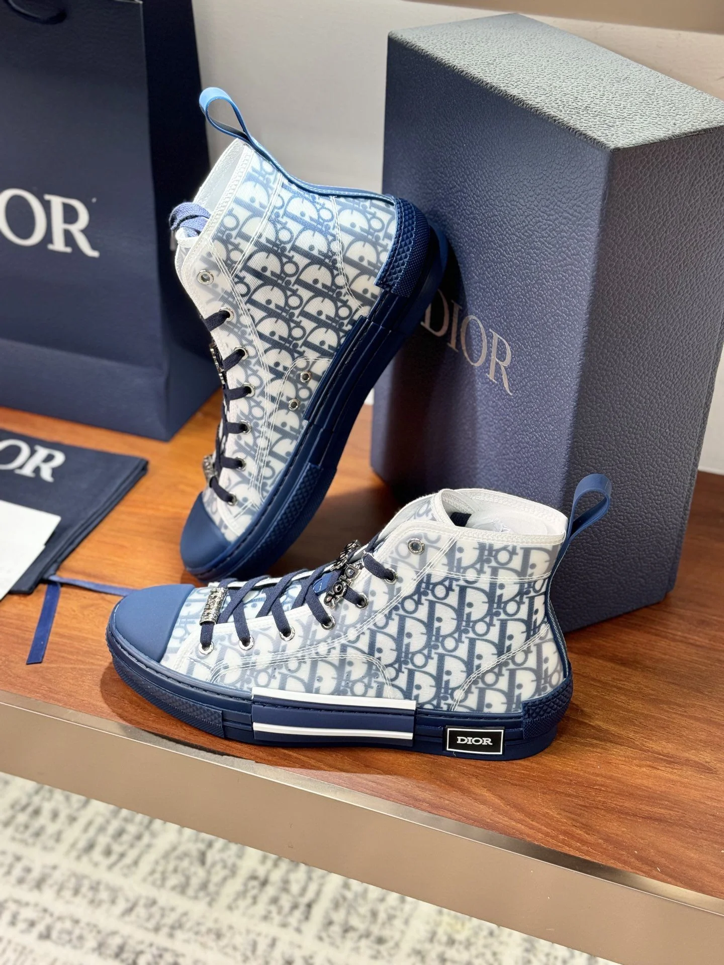 UrbanStyle Christian Dior Flat Shoes 21222