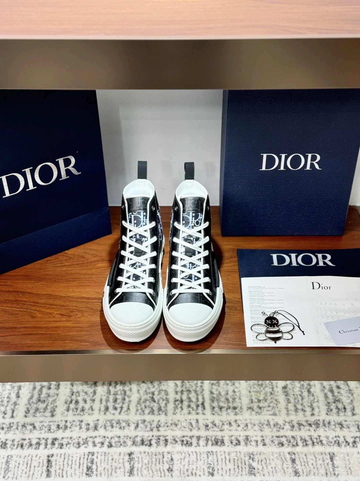 Supportive Christian Dior Flat Shoes 21219