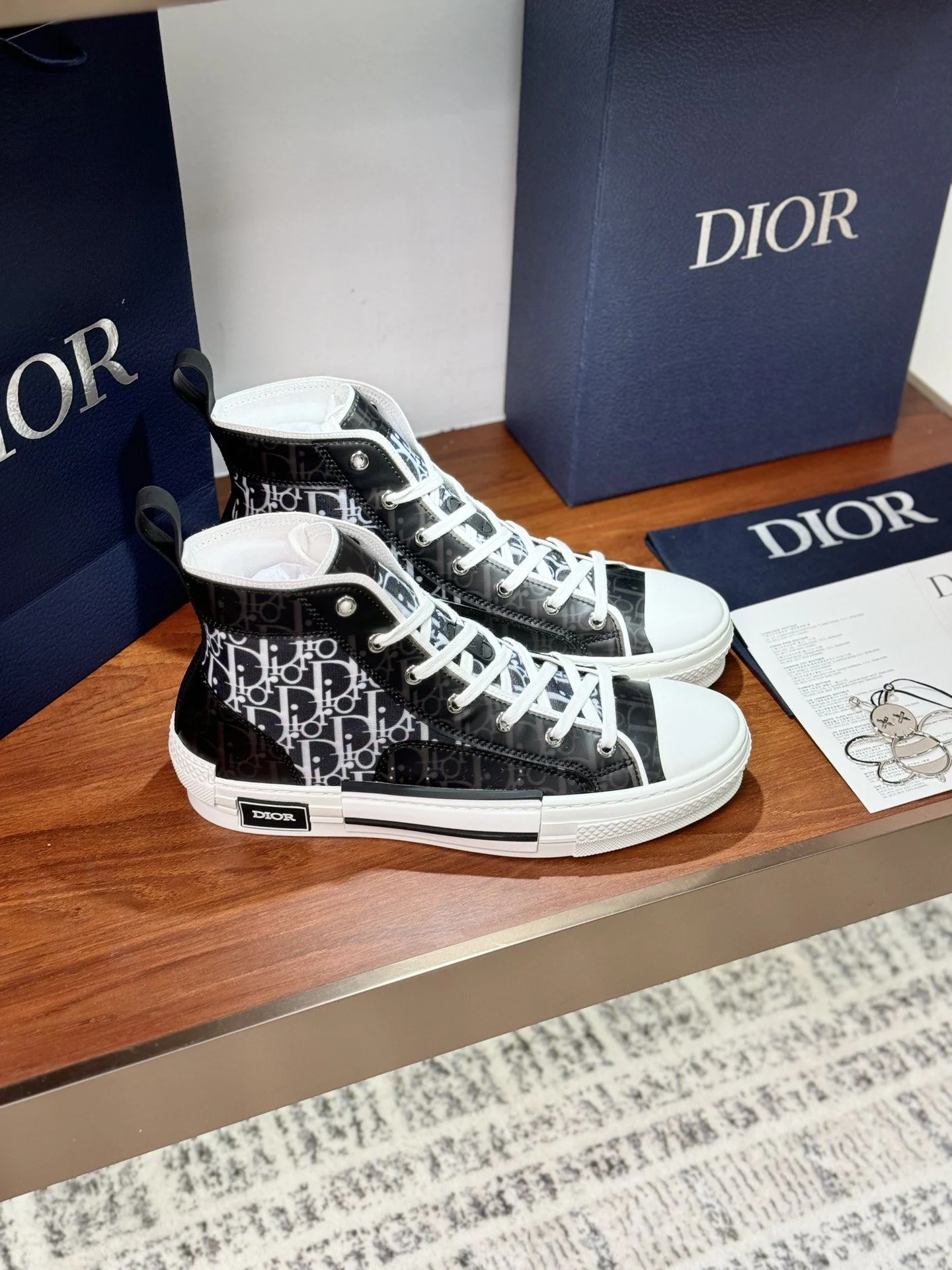 Supportive Christian Dior Flat Shoes 21219