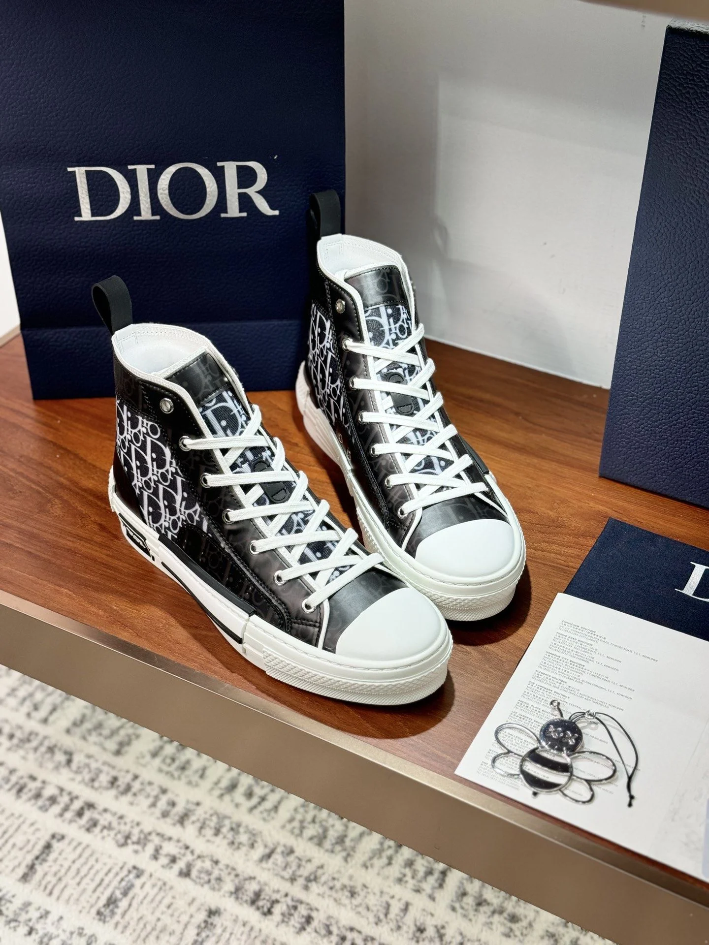 Supportive Christian Dior Flat Shoes 21219