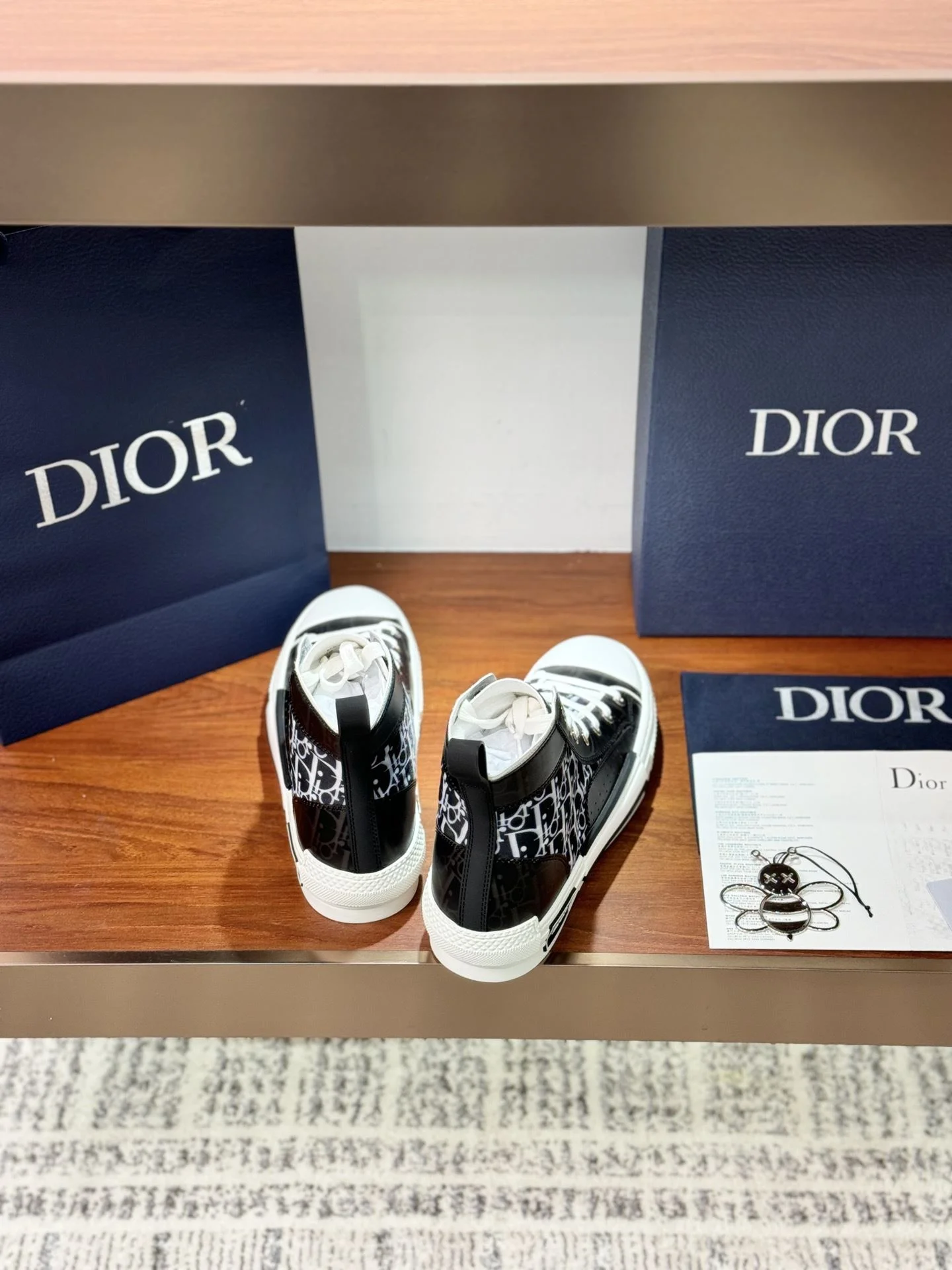 Supportive Christian Dior Flat Shoes 21219