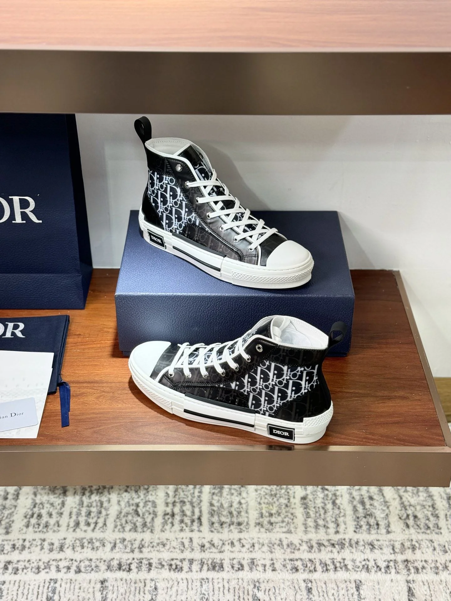Supportive Christian Dior Flat Shoes 21219