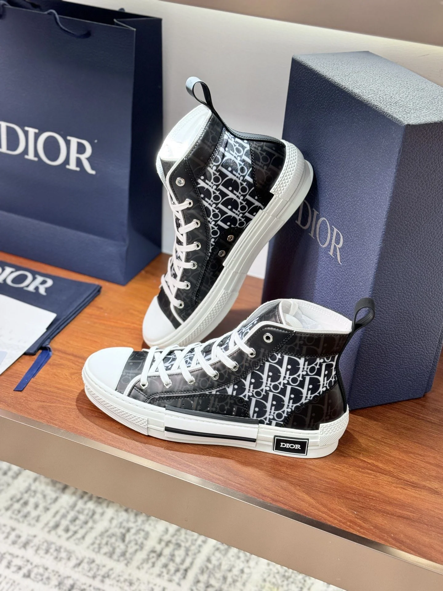 Supportive Christian Dior Flat Shoes 21219
