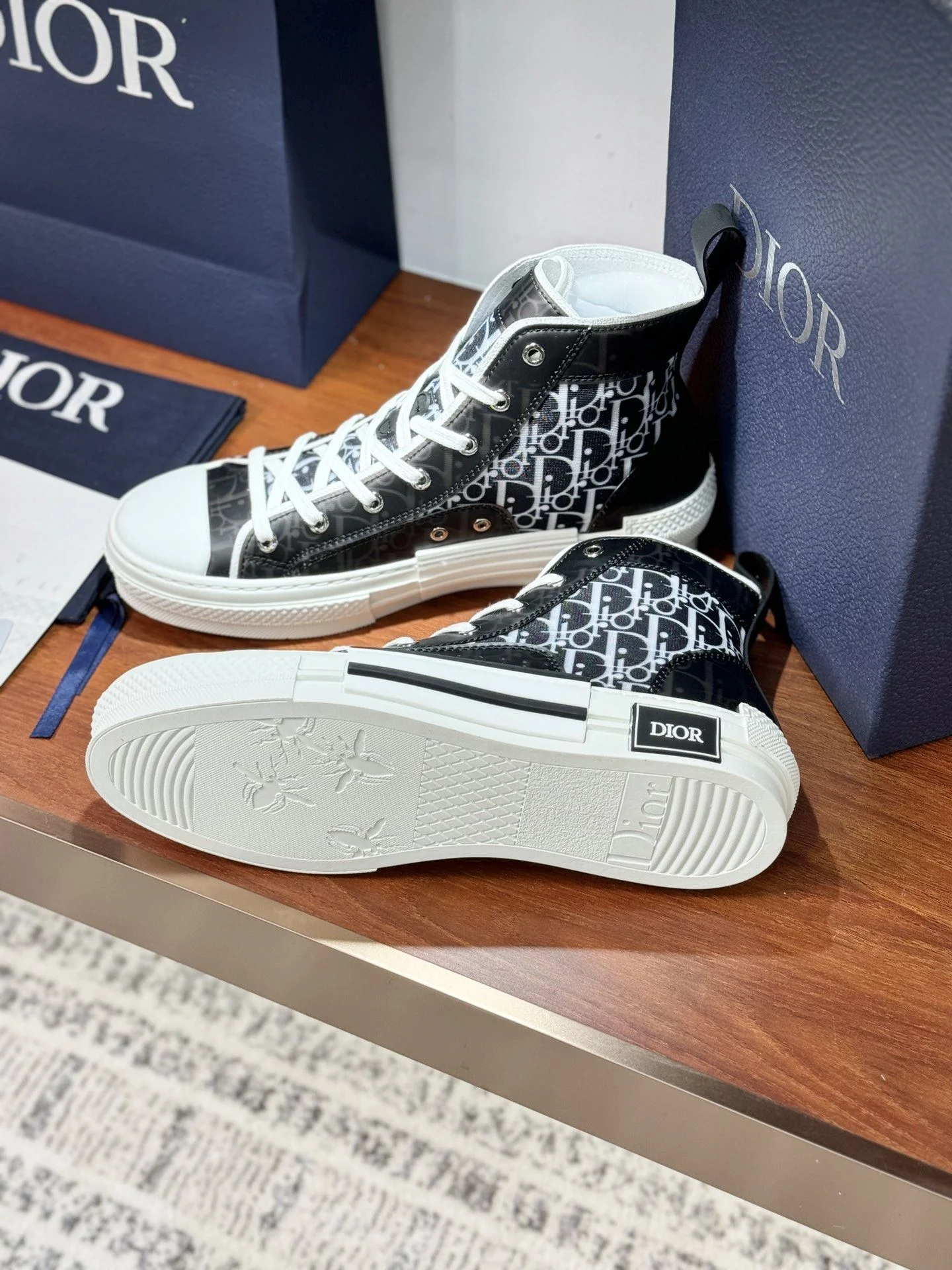 Supportive Christian Dior Flat Shoes 21219